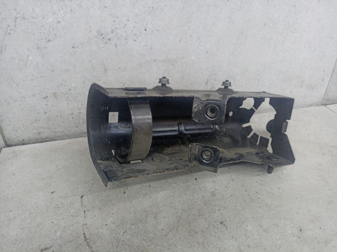 кронштейн топливного фильтра Volkswagen Transporter T5 2008, 7H0127224B - фото №1