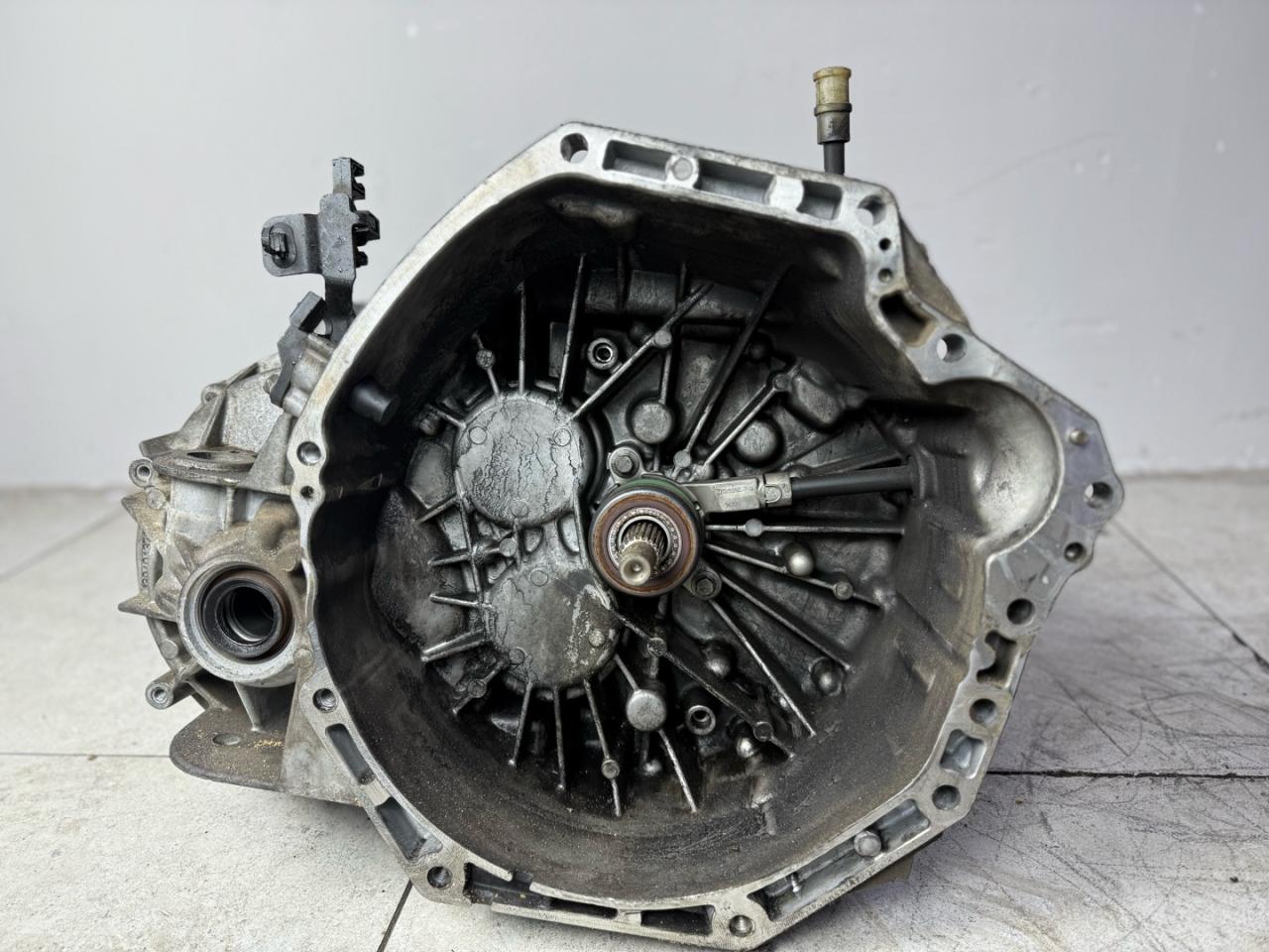 КПП механическая (МКПП) Renault Trafic 3 поколение 2017, 1.6 л., R9M 452, дизель, PF6044, 320102327R - фото №1