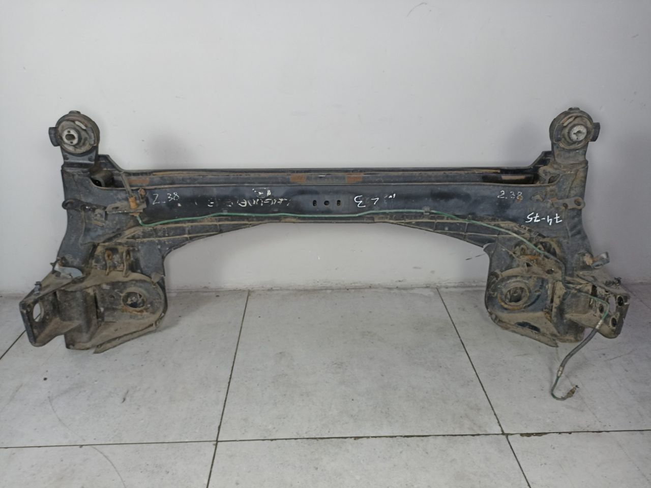 балка подвески задняя Renault Laguna 3 поколение 2011, 555019220R - фото №1