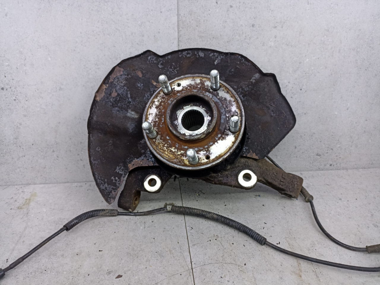 кулак поворотный левый Kia Sorento 2 поколение 2011, 517152P500 - фото №1