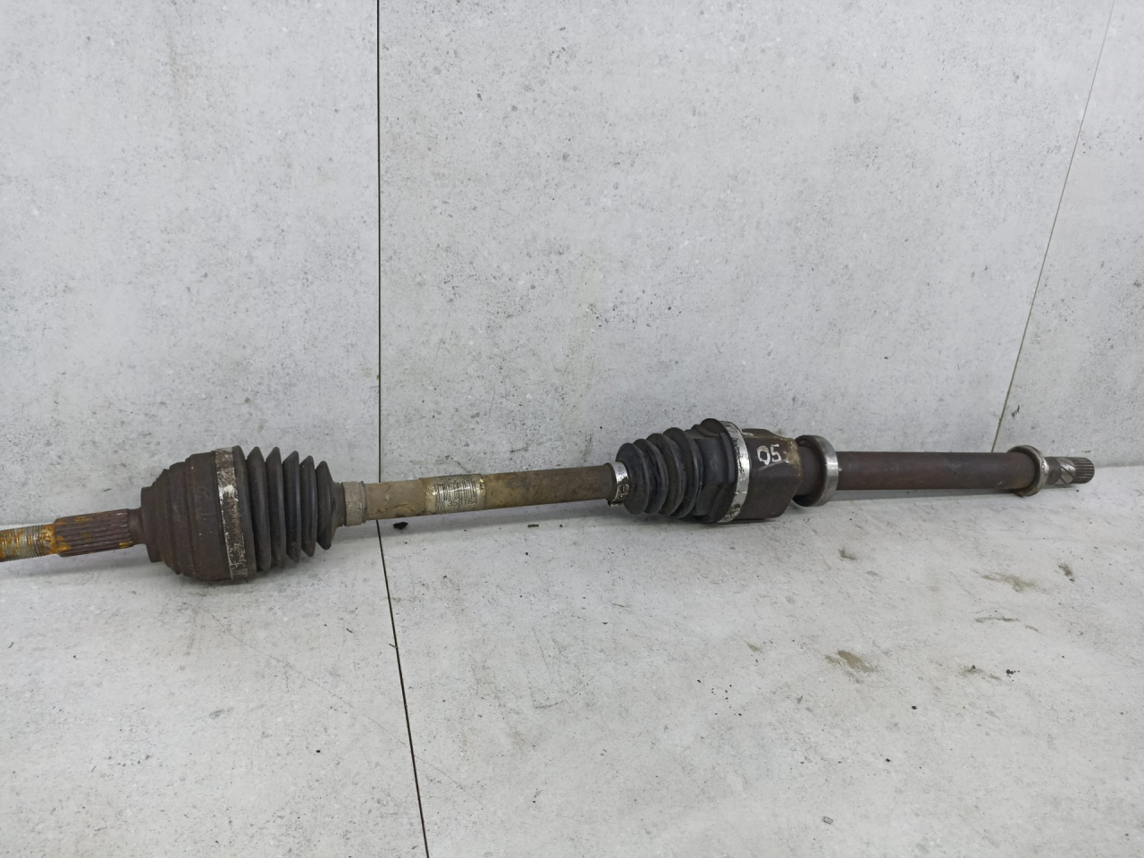 полуось передняя правая (приводной вал, ШРУС) Renault Clio 3 поколение 2005, 8200358164 - фото №1