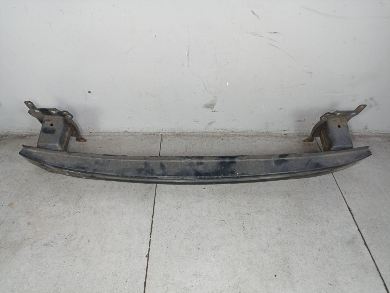 усилитель бампера переднего Volkswagen Caddy 3 поколение 2009, 1T0807109 - фото №1