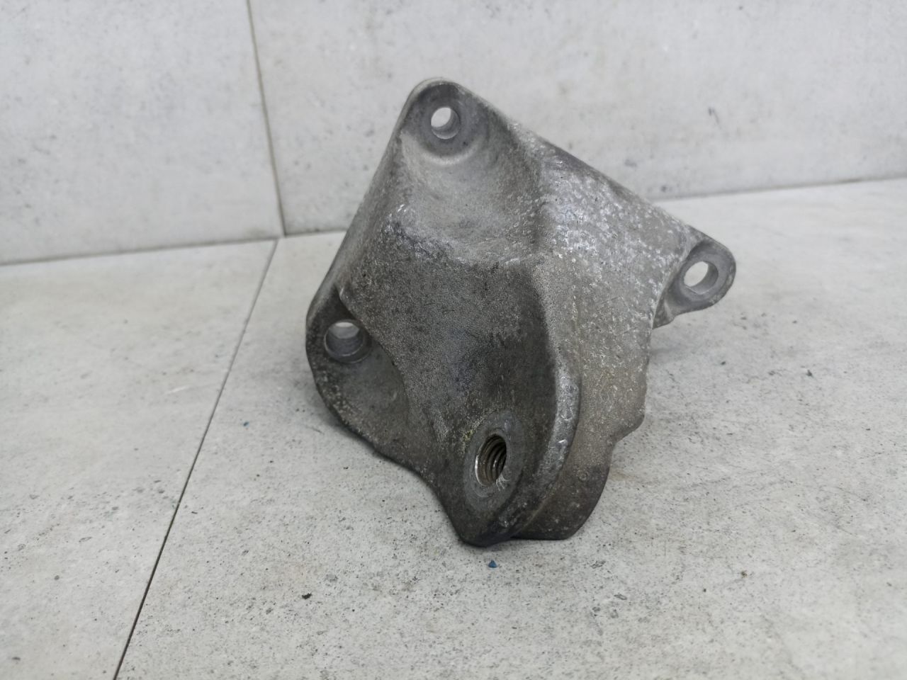 кронштейн двигателя Renault Megane 3 поколение 2014, 1.5 л., 113320021R - фото №1