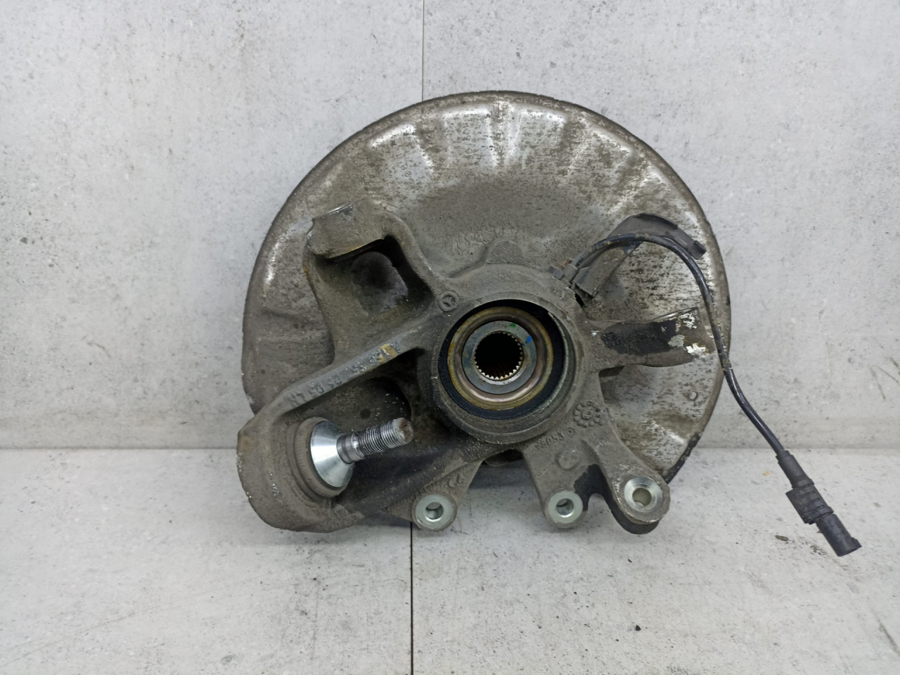 кулак задний левый Mercedes-Benz GLE W166 2017, A1663570105 - фото №1