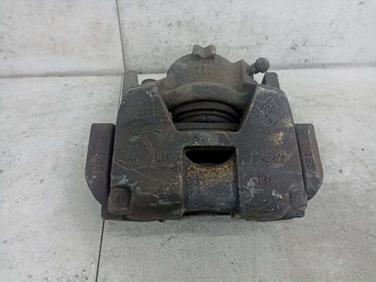 суппорт передний левый Renault Scenic 3 поколение 2012, 410111495R - фото №1