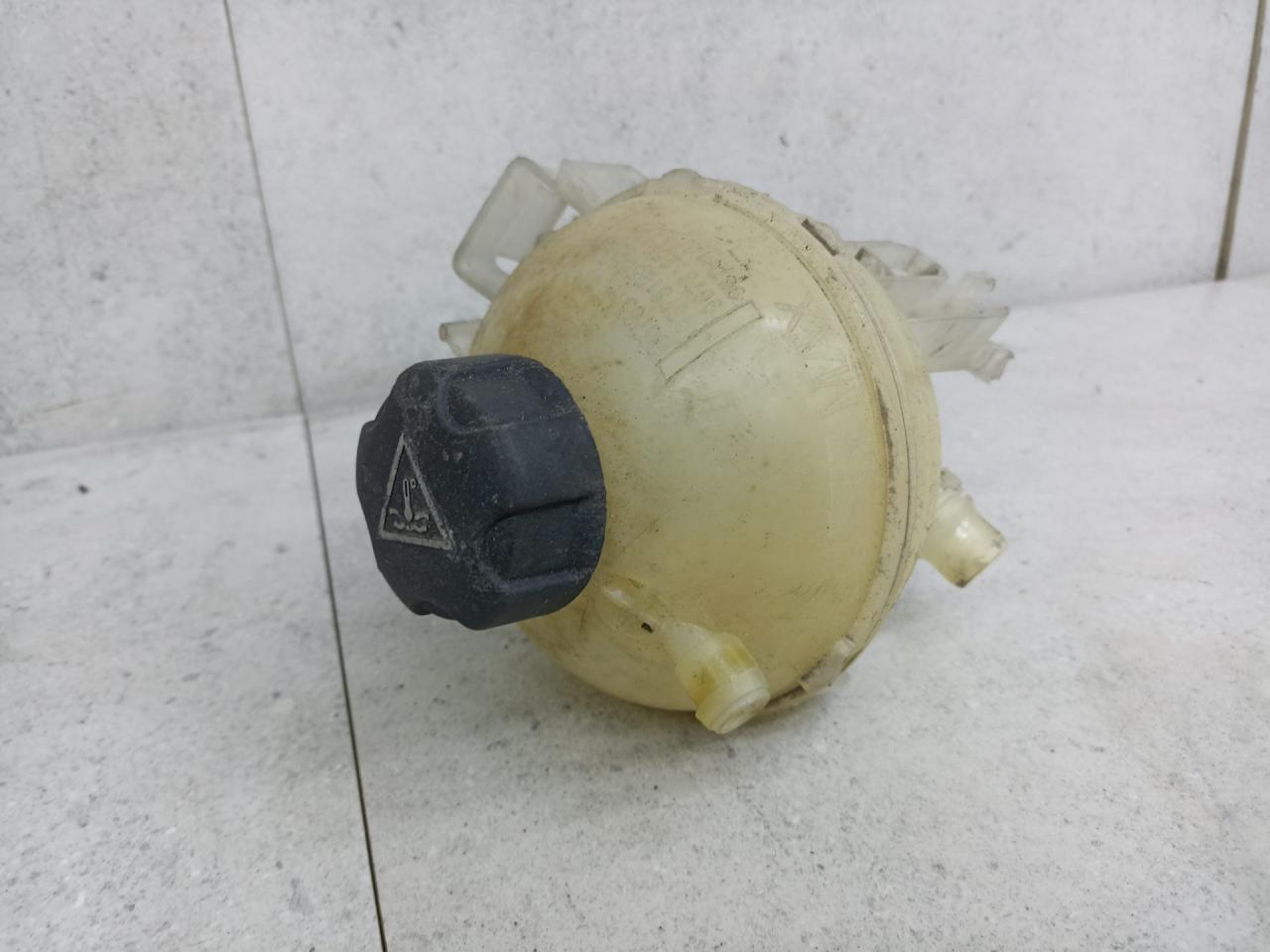 бачок расширительный Citroen C4 Grand Picasso 2 поколение 2015, 9678514680 - фото №1