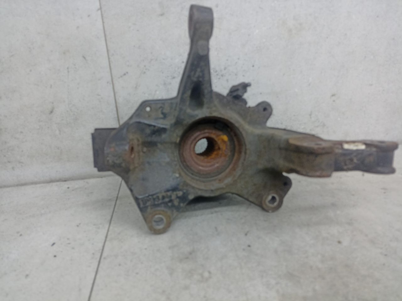 кулак поворотный левый Renault Scenic 3 поколение 2012, 400150083R - фото №1