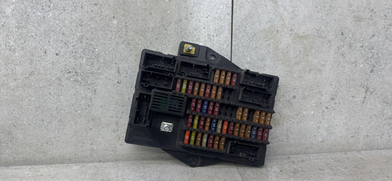 блок предохранителей Jaguar XJ 3 поколение 2005, 2W93-14A073 - фото №1