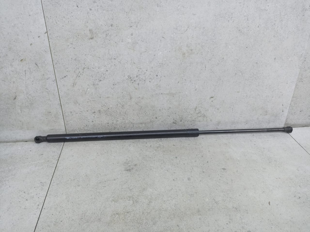 амортизатор крышки багажника (3-5 двери) Renault Scenic 3 поколение 2010, 904517337R - фото №1