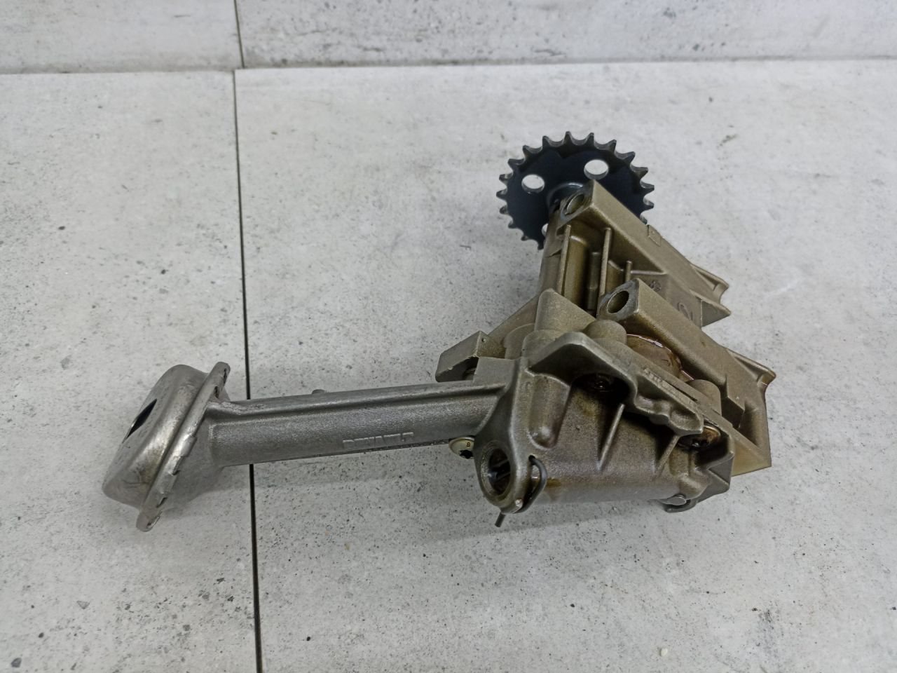 насос масляный Renault Duster 1 поколение 2012, 1.6 л., 7700600532 - фото №1