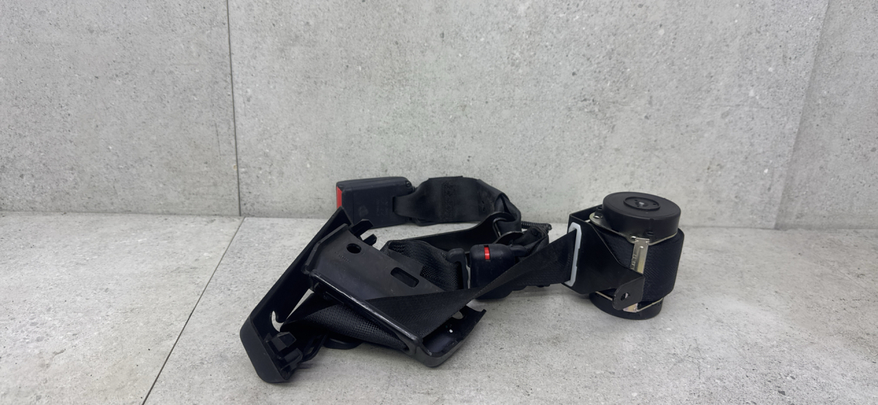 ремень безопасности Toyota Hilux 8 поколение 2020, 733900K251 - фото №1