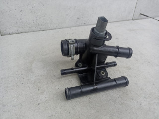 фланец (тройник) системы охлаждения Volkswagen Golf 6 поколение 2011, 2.0 л., бензин, 06F121133H