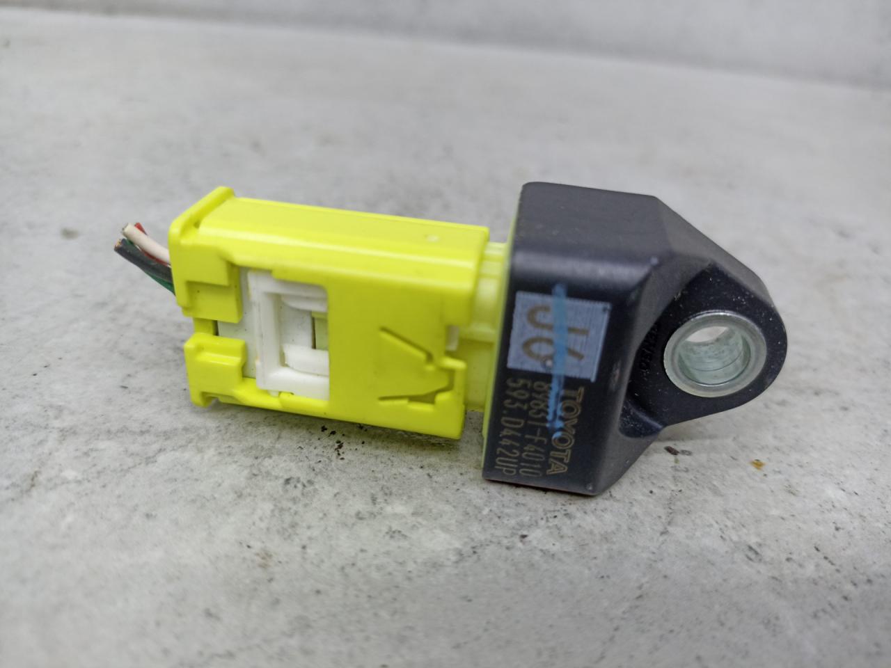 датчик удара Toyota C-HR 1 поколение AX10 2017, 89831F4010 - фото №1