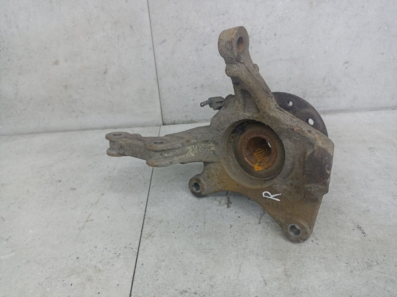 кулак поворотный правый Renault Duster 1 поколение 2015, 8200881829 - фото №1