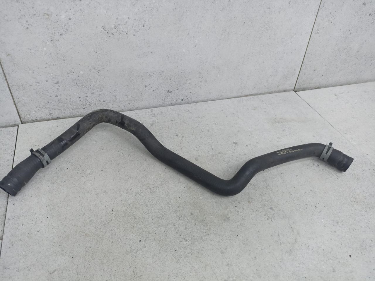 патрубок радиатора Volkswagen Golf 6 поколение 2011, 2.0 л., бензин, 1K0122063G - фото №1