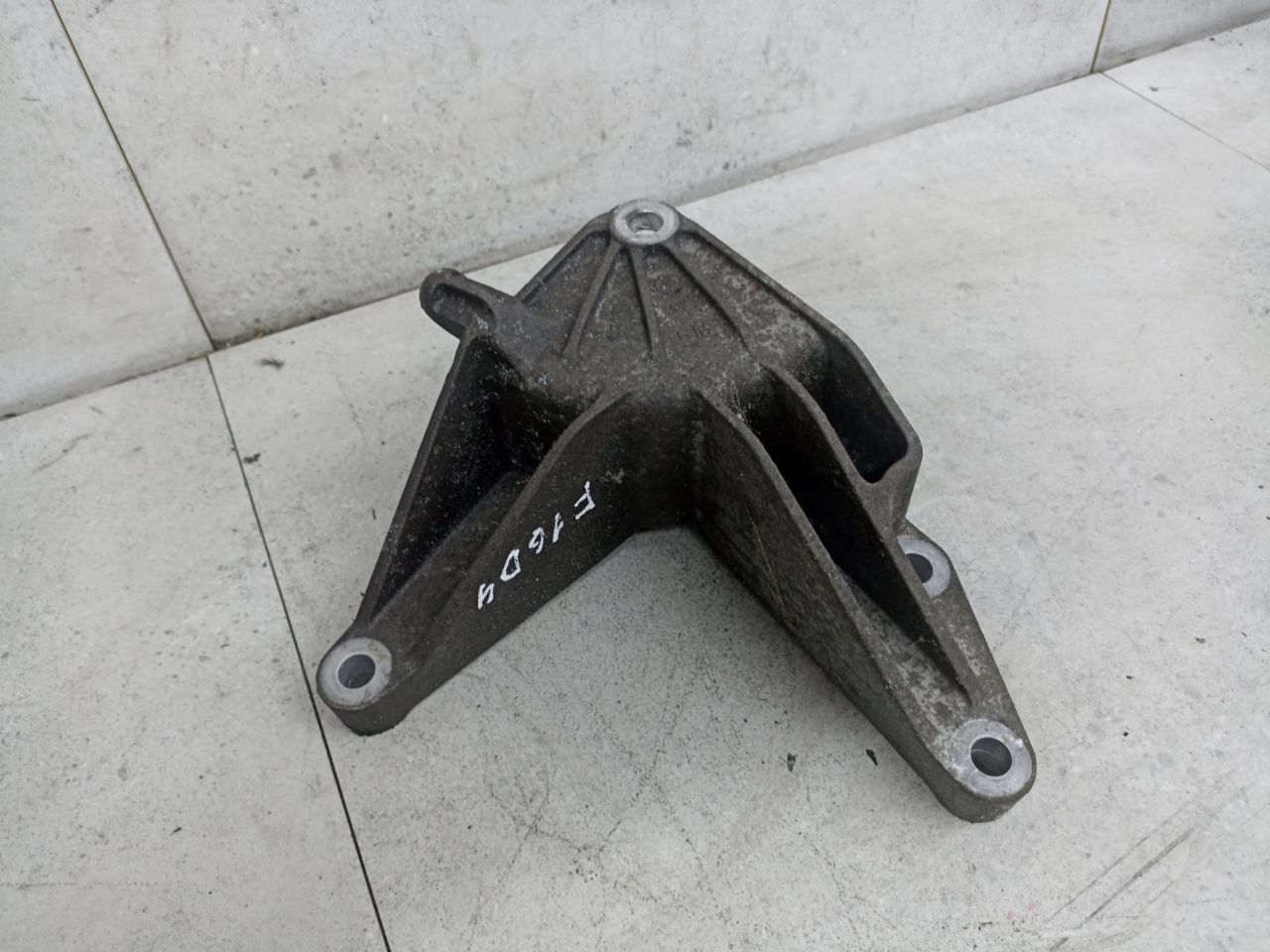 кронштейн двигателя Chevrolet Cruze 1 поколение 2011, 13248670 - фото №1