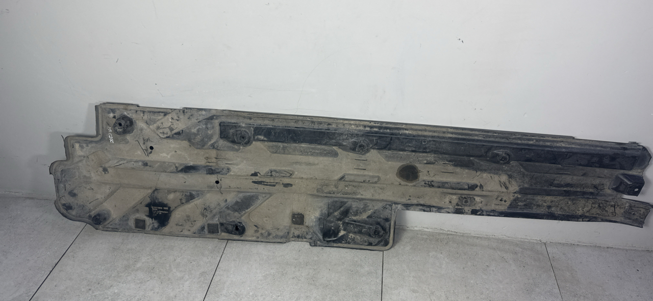 защита днища Mercedes-Benz C-Класс W204/S204 (2006 - 2011), A2046804308 - фото №1