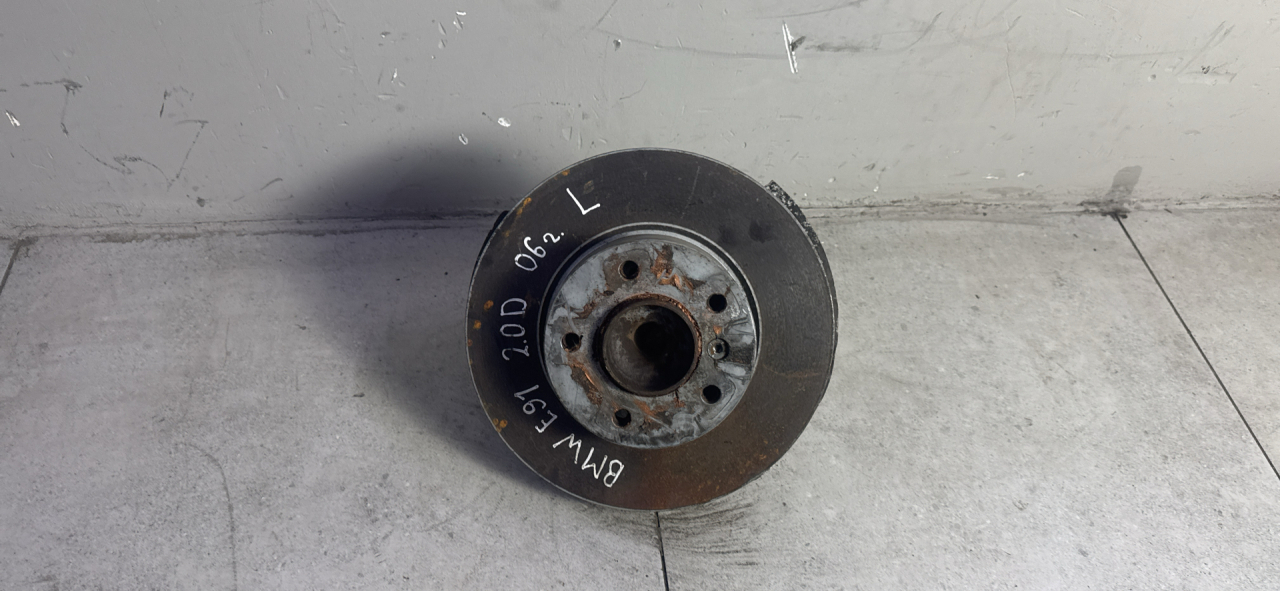 кулак поворотный левый BMW 1 серия E81/E82/E87/E88 (2004 - 2007), 31216764443 - фото №1