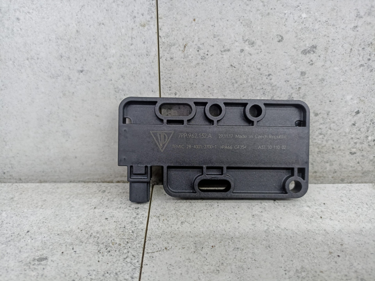 антенна Porsche Macan 1 поколение 2018, 7PP962132A - фото №1