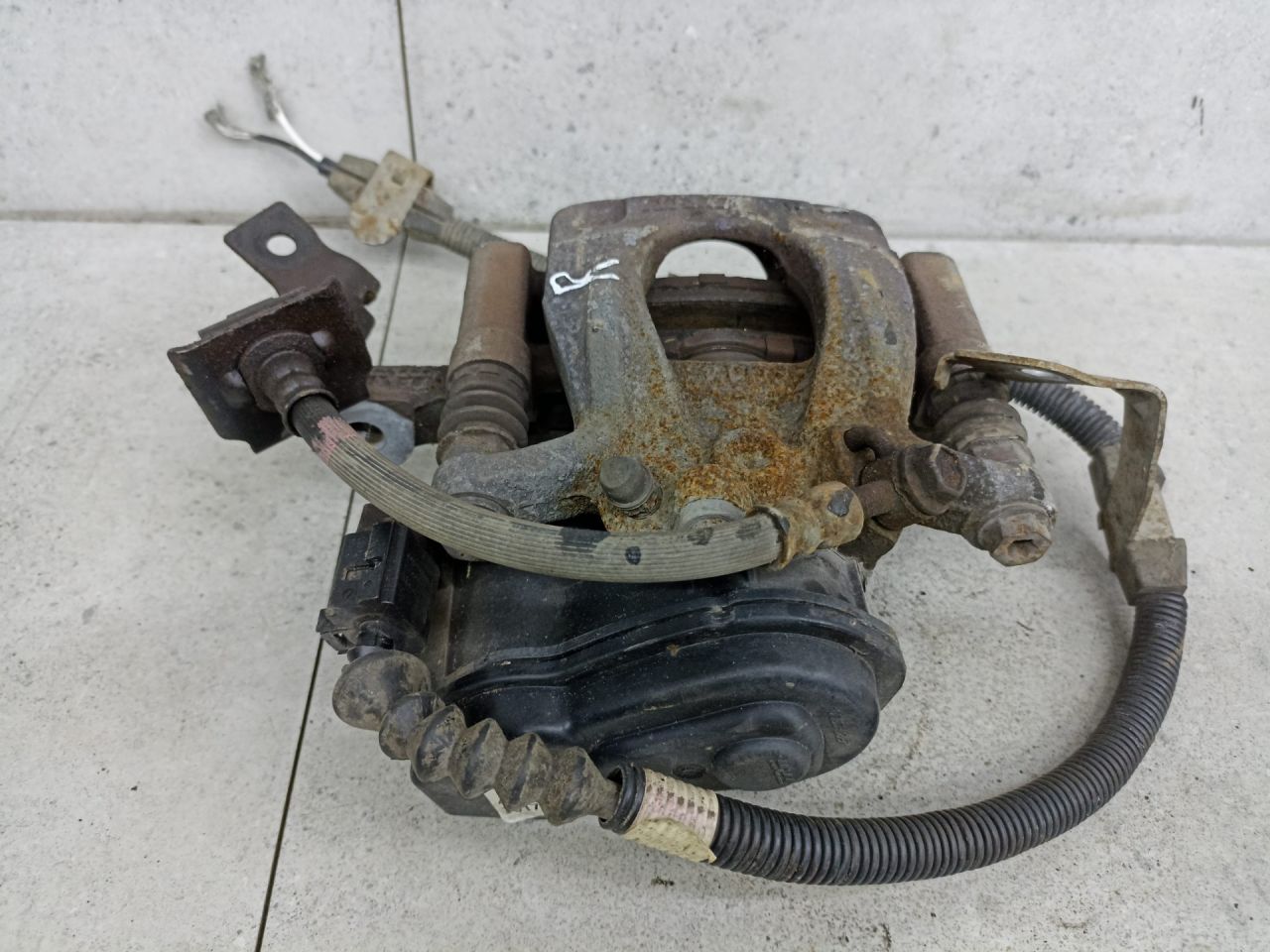 суппорт задний правый Nissan X-Trail T32 2016, 440004CA0A - фото №1