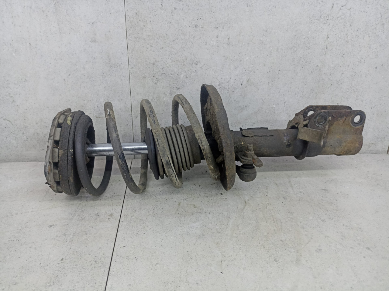 стойка передняя Renault Megane 3 поколение 2012, 543020008R - фото №1