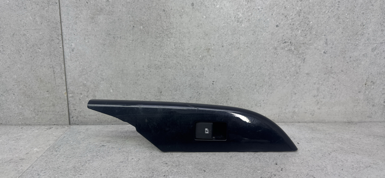 молдинг (накладка кузовная) Toyota Hilux 8 поколение 2015, 742710K400 - фото №1