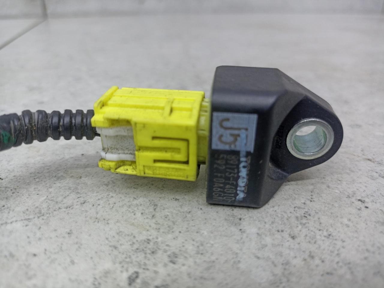 датчик удара Toyota C-HR 1 поколение AX10 2017, 89173F4010 - фото №1