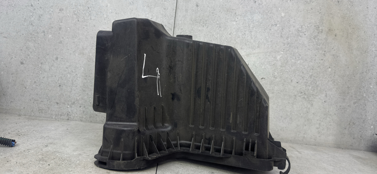 корпус воздушного фильтра Ford Mustang 6 поколение S550, FR3C9A612AC - фото №1