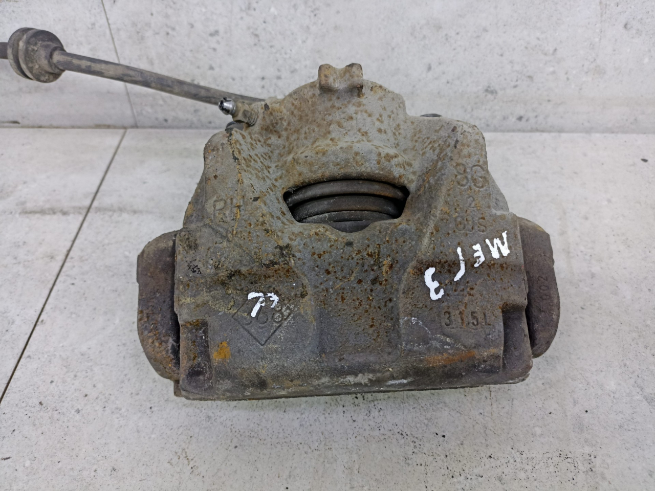 суппорт передний правый Renault Megane 3 поколение 2012, 410111495R - фото №1