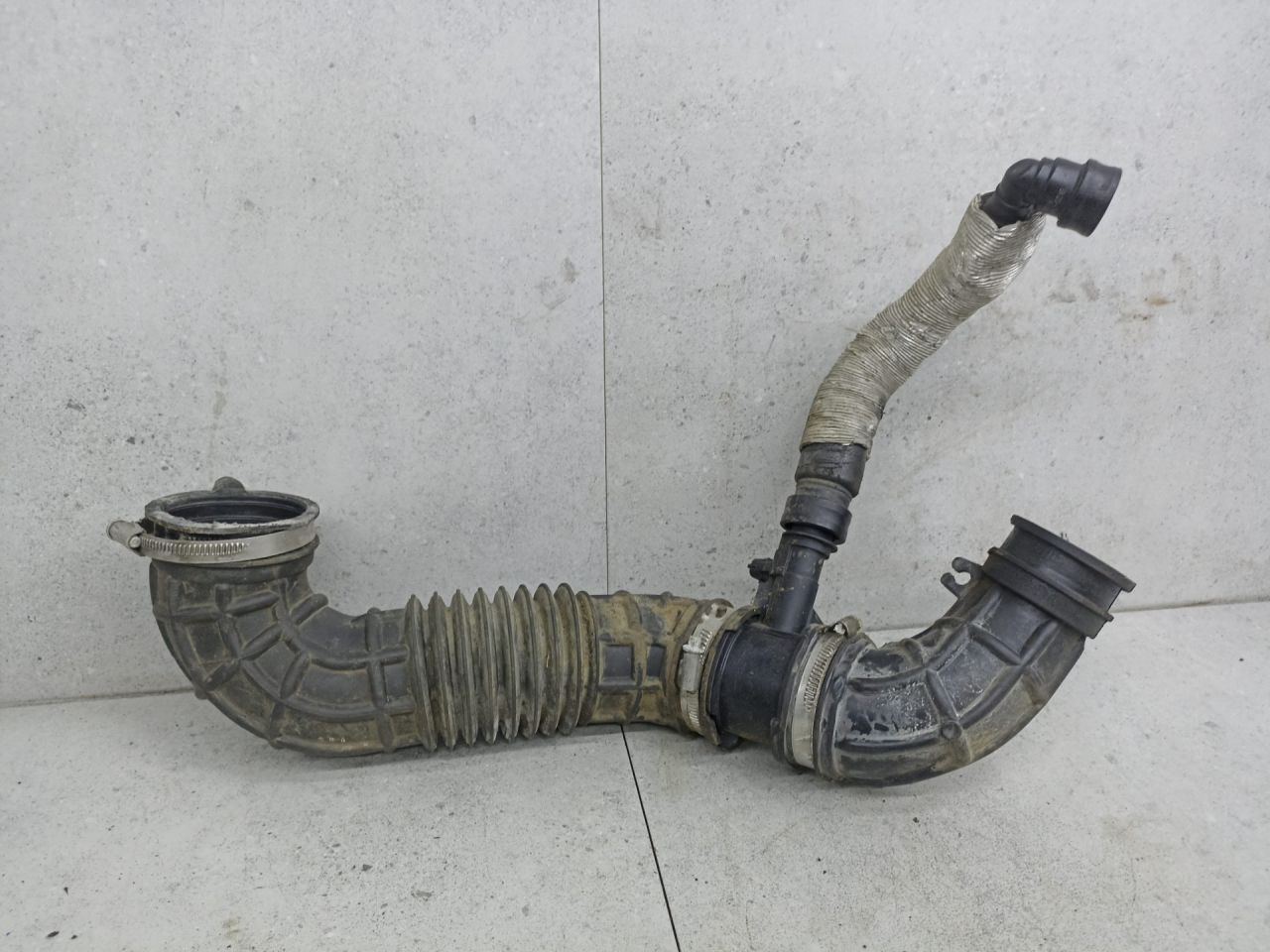 патрубок воздушного фильтра Ford Transit 8 поколение 2016, GK219F805AA, GK219R504AC - фото №1