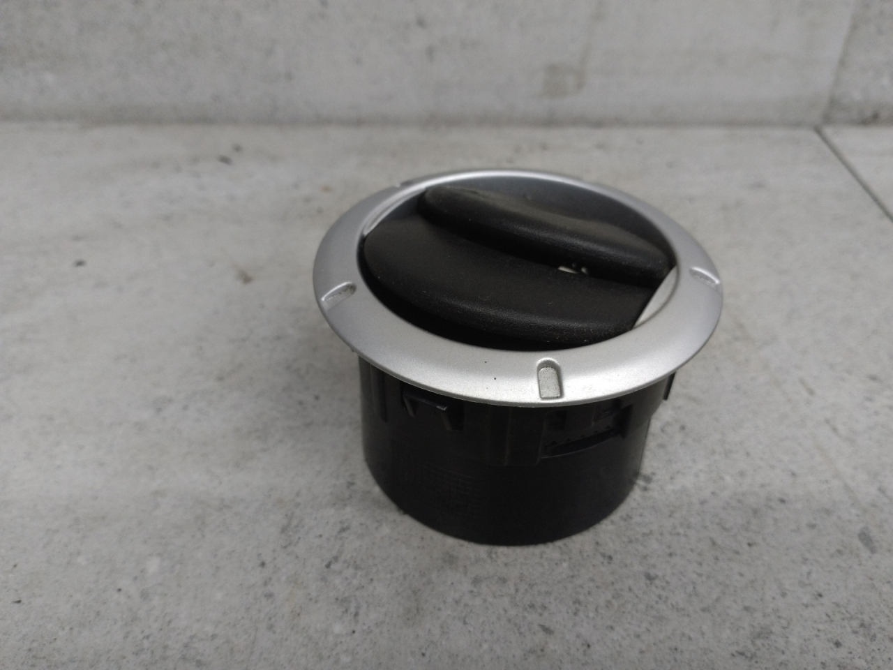 дефлектор обдува салона Renault Logan 1 поколение 2008, 8200212480 - фото №1