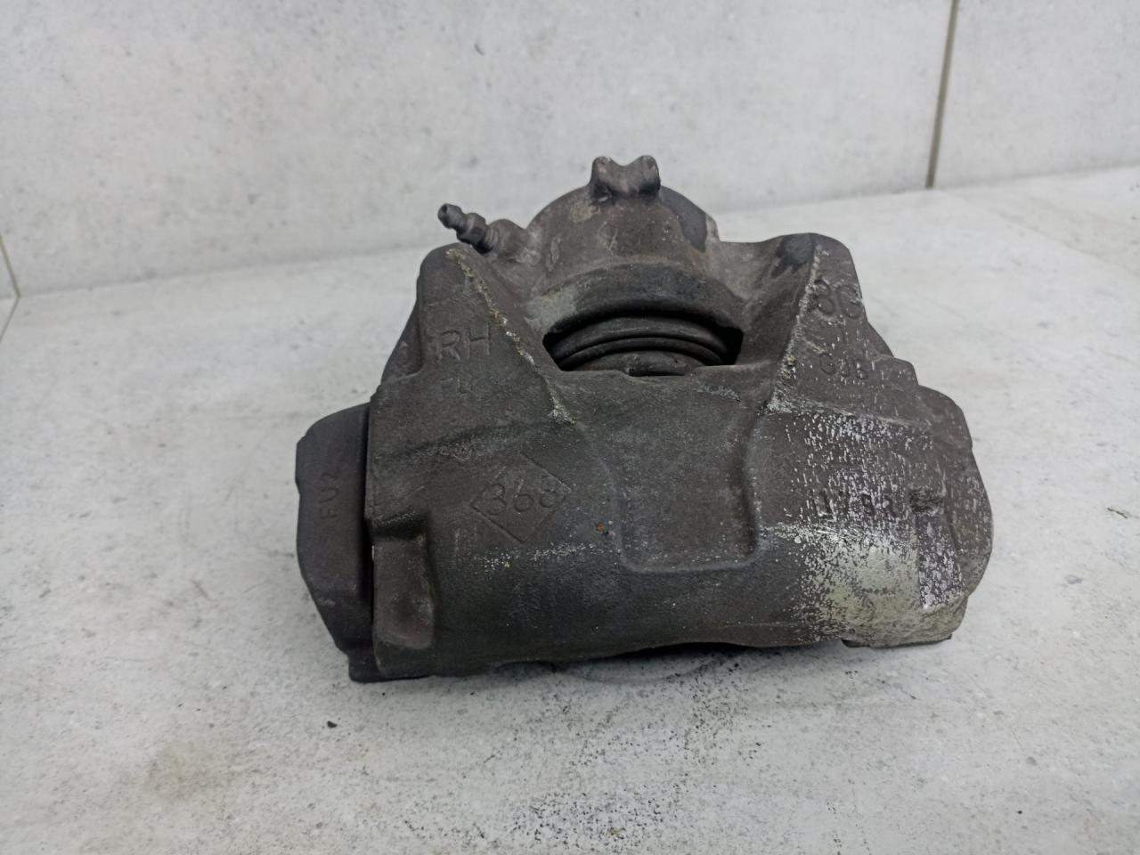 суппорт передний правый Renault Duster 1 поколение 2015, 410018218R - фото №1