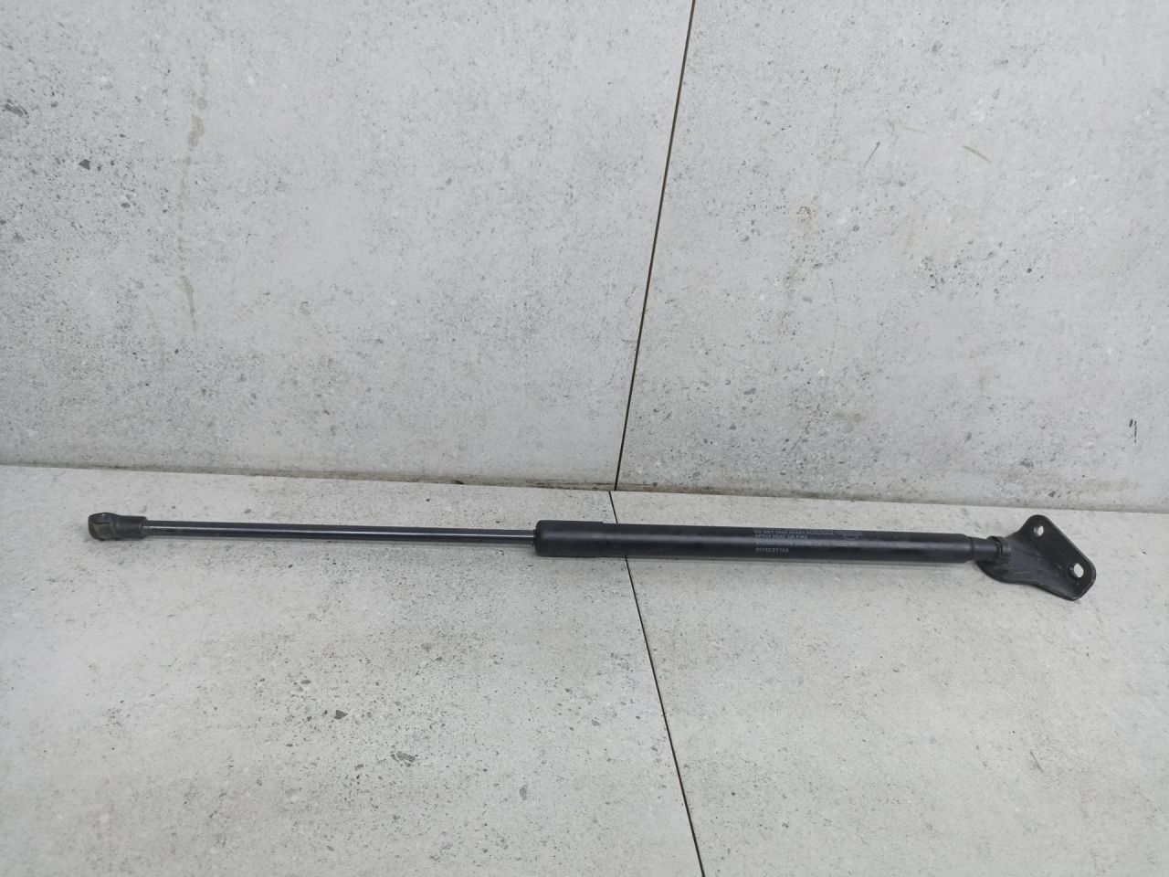 амортизатор крышки багажника (3-5 двери) Nissan Qashqai+2 J10 2010, 90450EY10A - фото №1