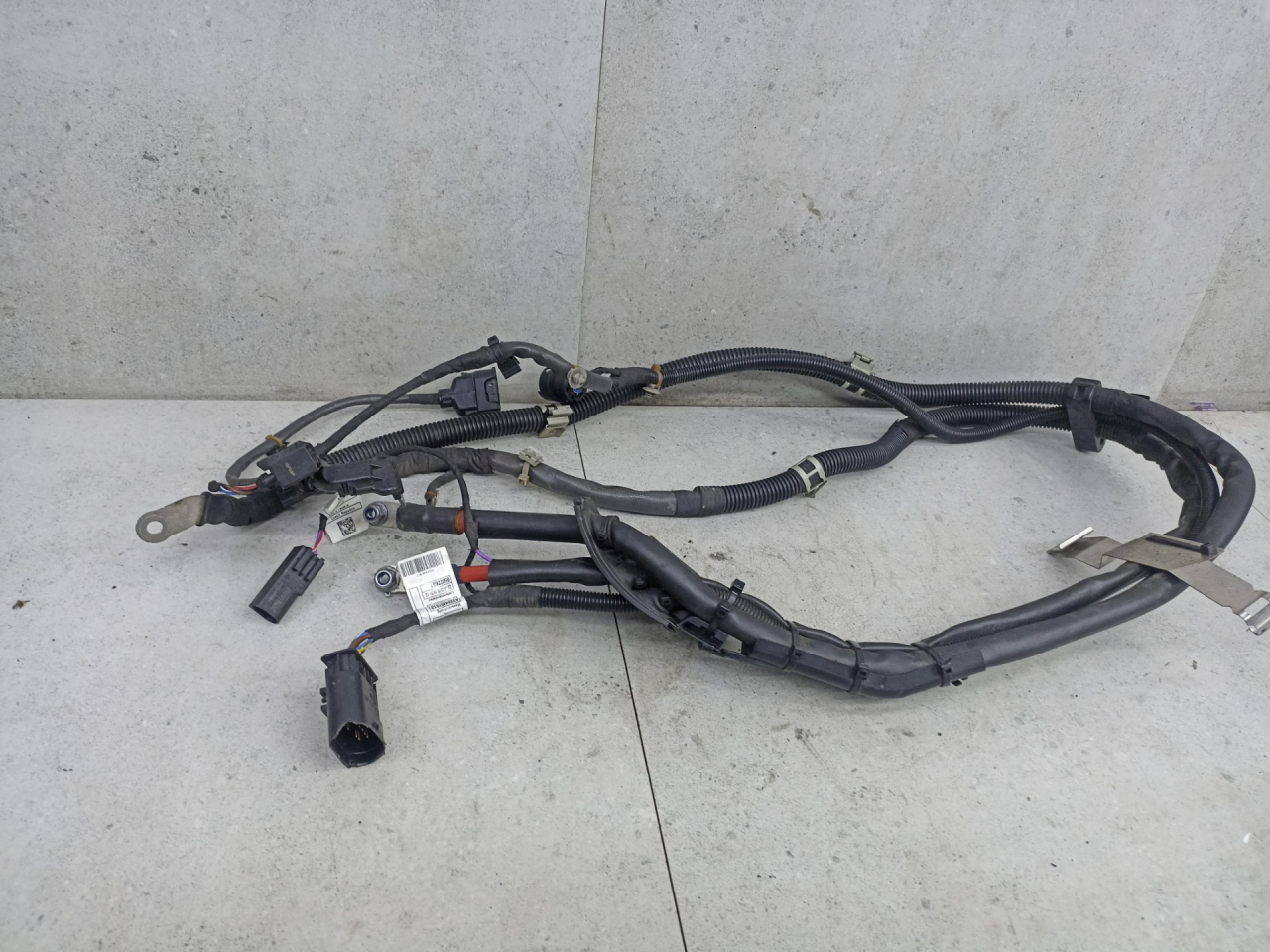 провод с генератора на стартер Mercedes-Benz S-Класс W222/C217/A217 2016, 5.5 л., M 157.985, бензин, A2224407813 - фото №1