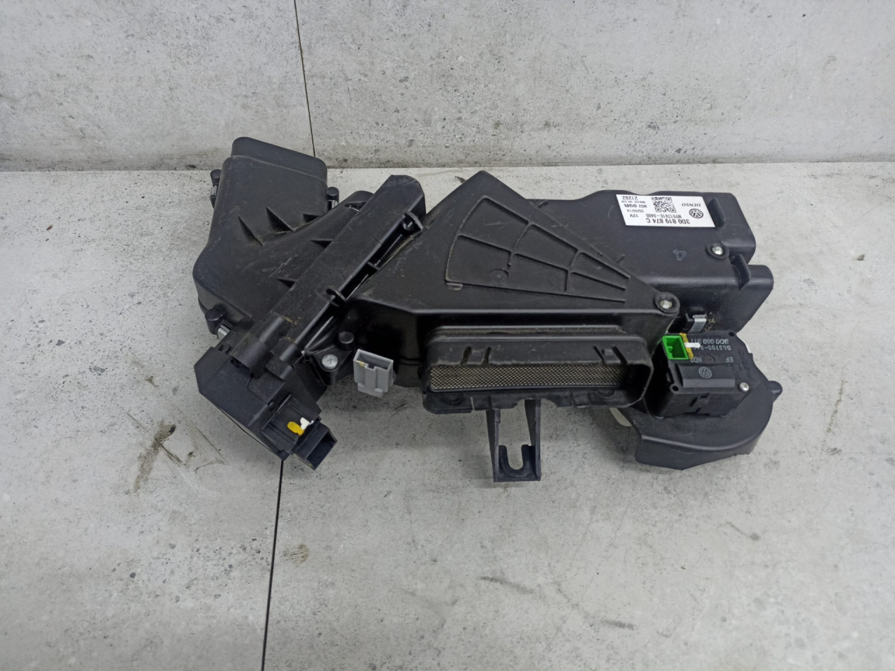 дефлектор обдува салона Bentley Flying Spur 2 поколение 2015, 6.0 л., CVAA, бензин, 3D0819874C, 3D0959984 - фото №1