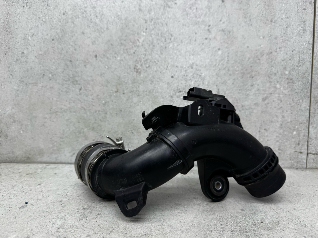 патрубок интеркулера Peugeot 208 2 поколение 2020, 9812736080 - фото №1