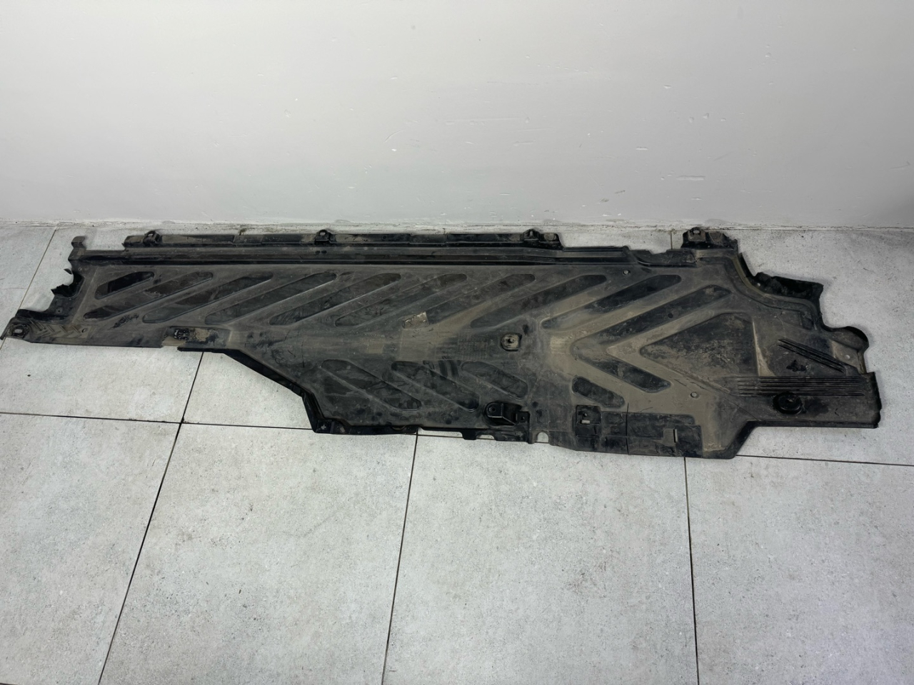 защита днища Mercedes-Benz C-Класс W205/S205/C205 2017, 4.0 л., M 177.980, бензин, A2056842000 - фото №1