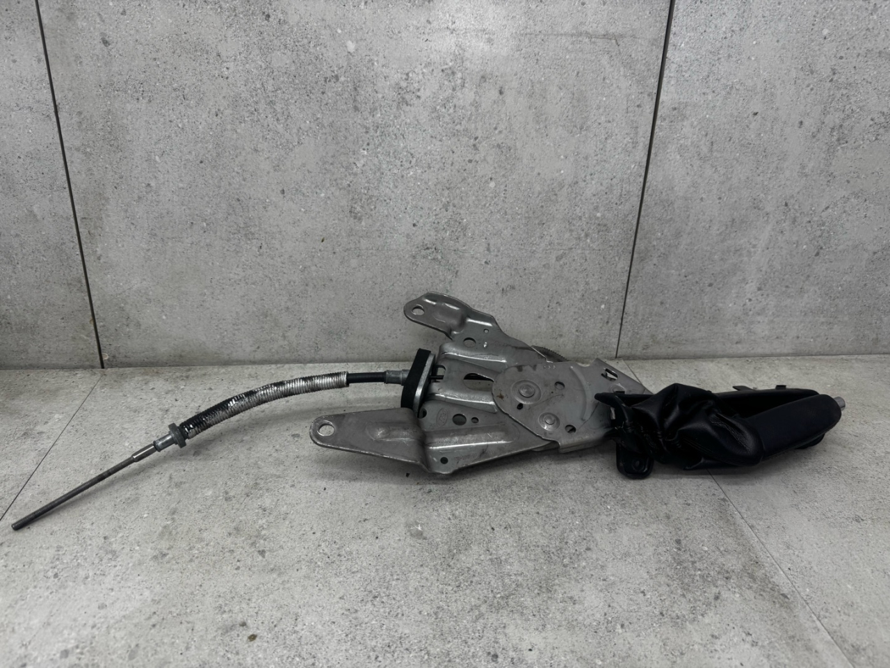 рычаг ручного тормоза (ручника) Ford Mustang 6 поколение S550, FR3C2780BJ - фото №1