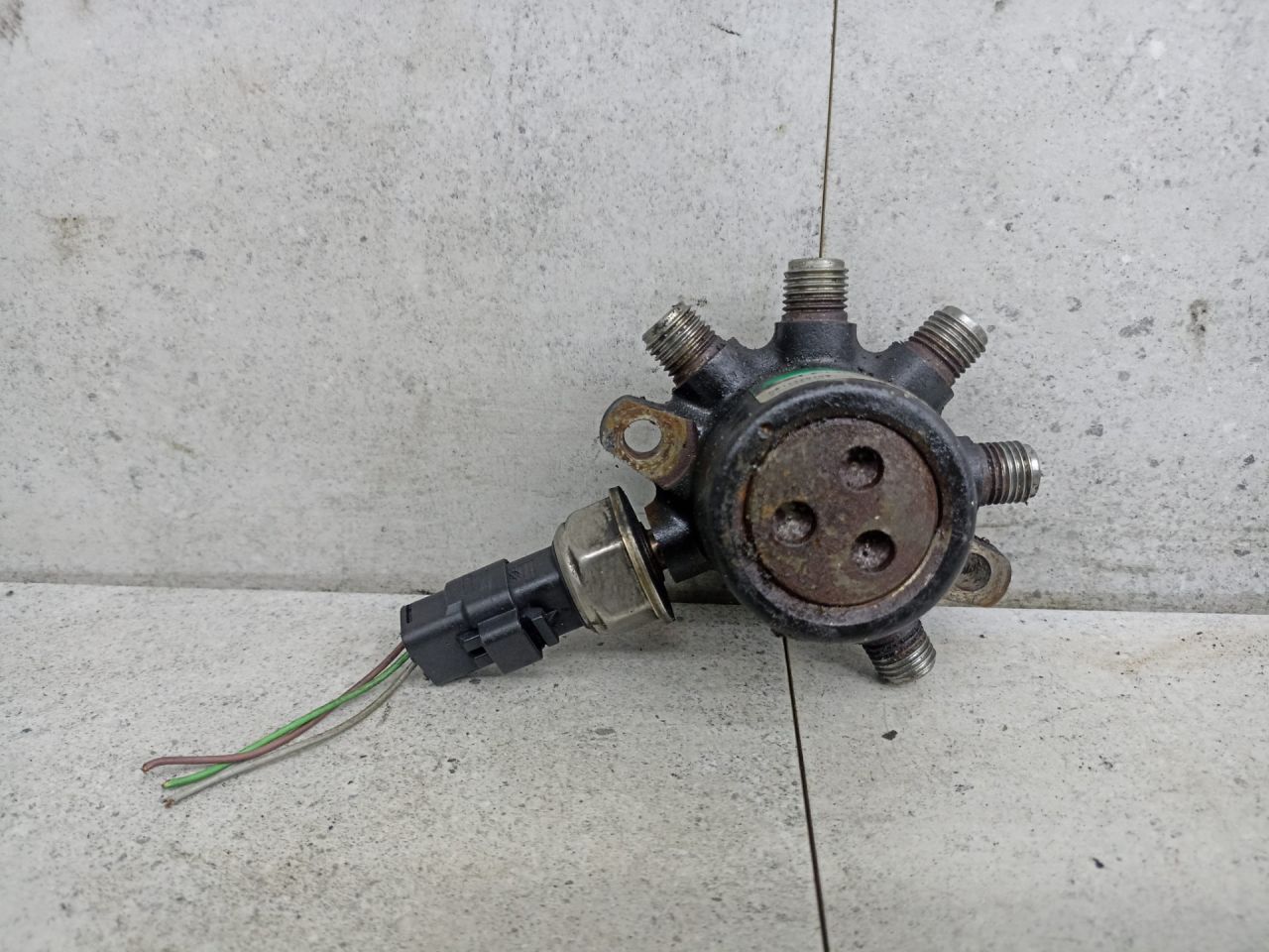 топливная рампа Renault Megane 2 поколение 2006, 9307Z511A, H8200334367, 8200584034 - фото №1