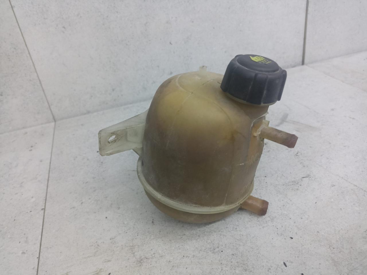 бачок расширительный Renault Duster 1 поколение 2013, 8200766826 - фото №1