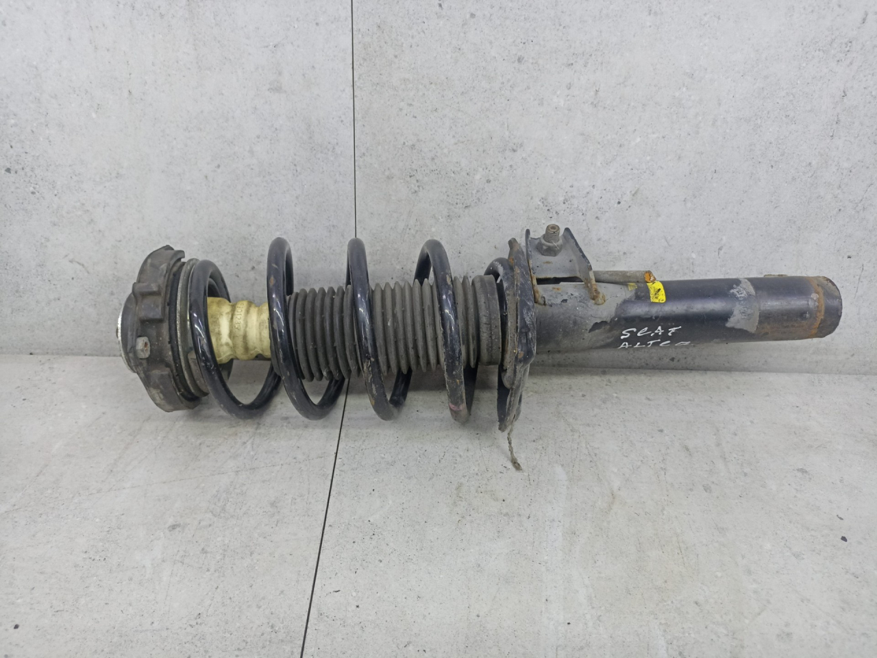 стойка передняя правая SEAT Altea 1 поколение 2009, 3C0413031M - фото №1