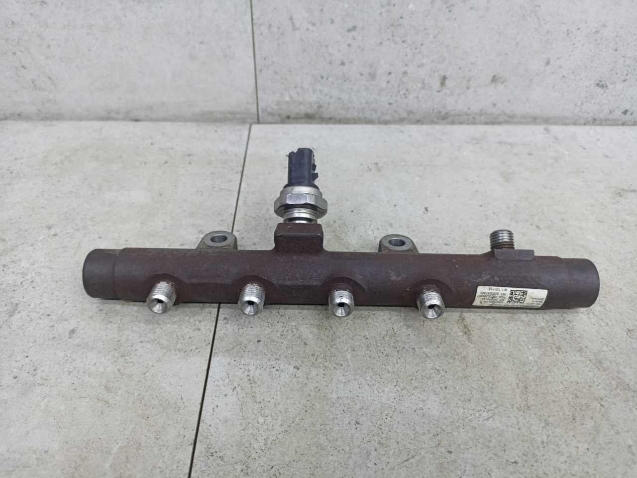 топливная рампа Renault Megane 2 поколение 2006, H8200296867, 8200397346 - фото №1