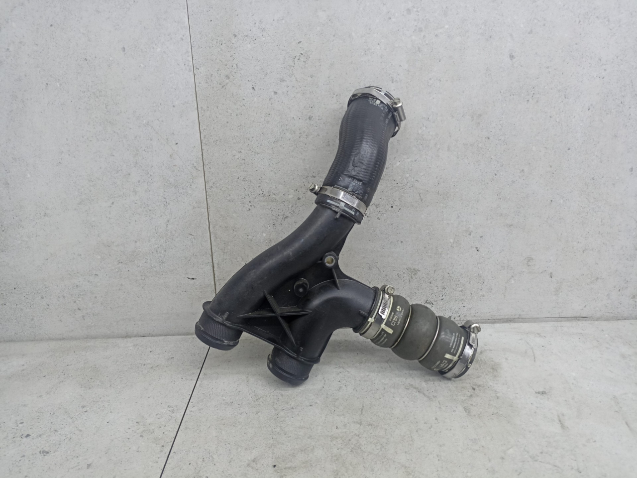 патрубок интеркулера Peugeot 308 T7 2009, 9685598580, 9684307380, 9678406580 - фото №1