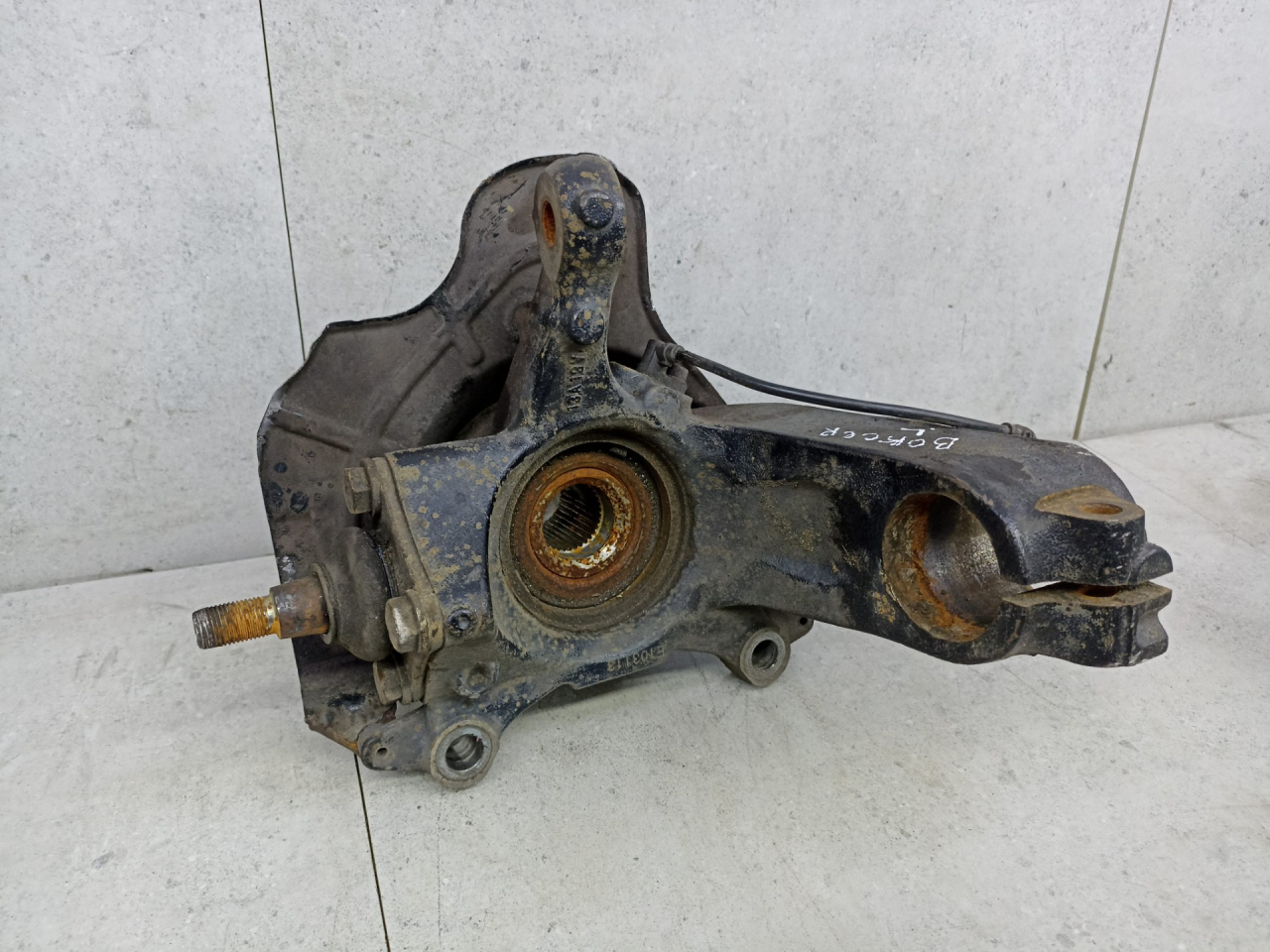 кулак поворотный левый Peugeot Boxer 2 поколение 2014, 3646A0, 13A19V - фото №1