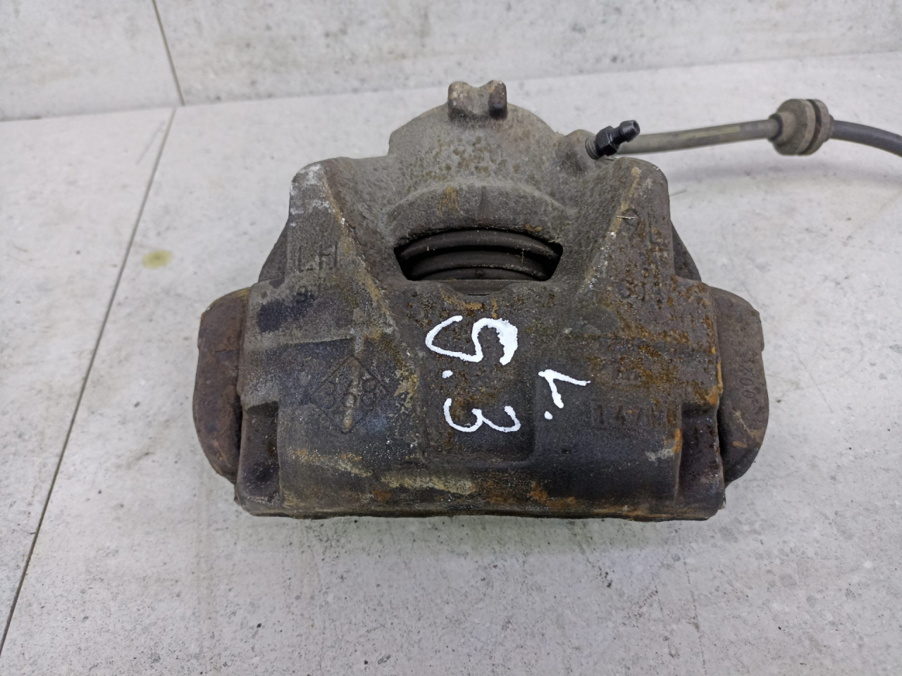 суппорт передний левый Renault Scenic 3 поколение 2012, 410111495R - фото №1