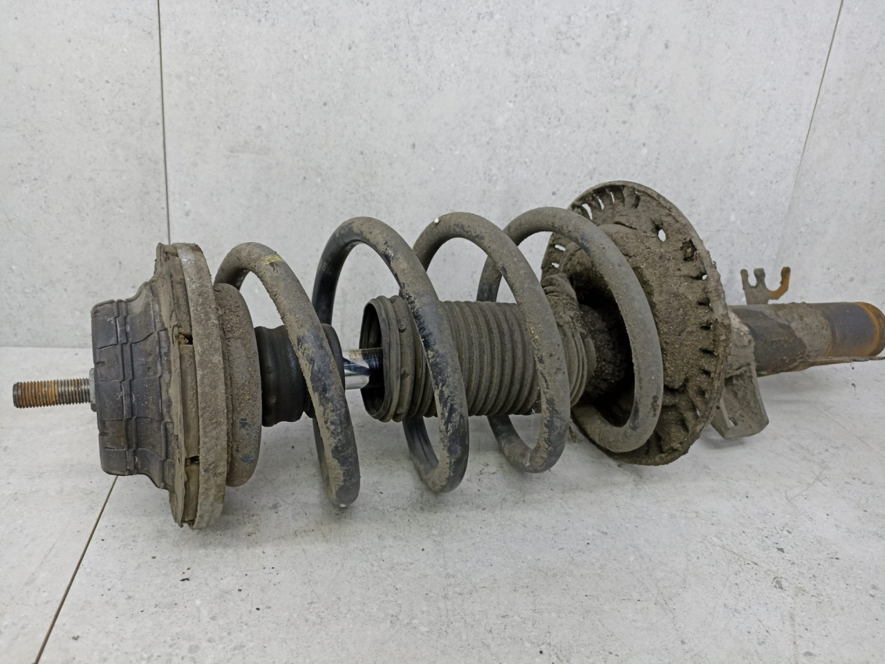 амортизатор передний Volkswagen Transporter T5 2009, 7H0413031 - фото №1