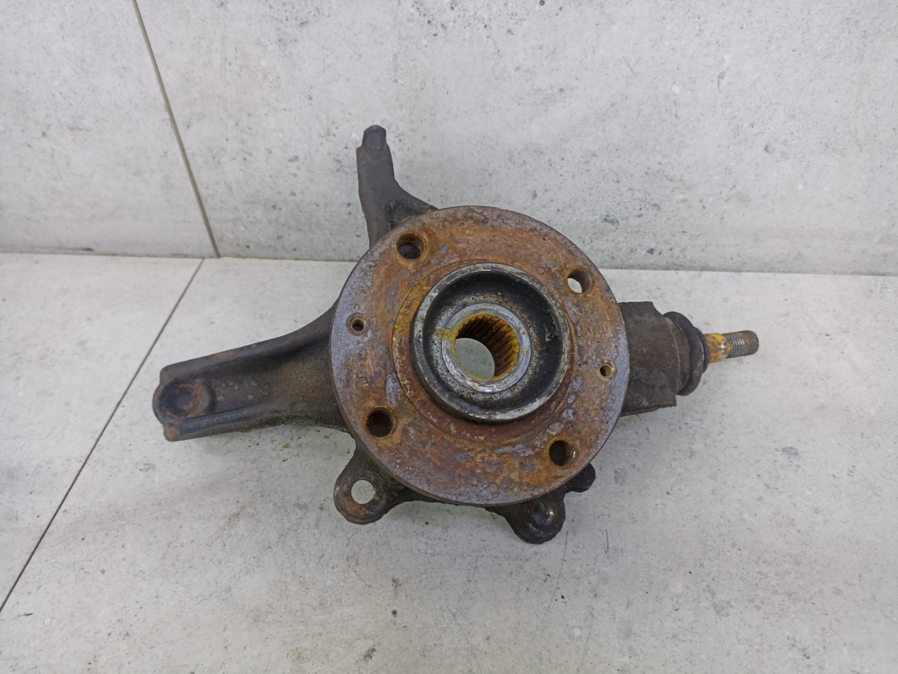 кулак поворотный левый Peugeot 307 1 поколение 2005, 364696 - фото №1