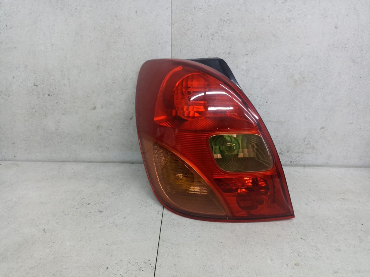 фонарь задний левый Toyota Corolla Verso 1 поколение E121 2003, 8155113530 - фото №1