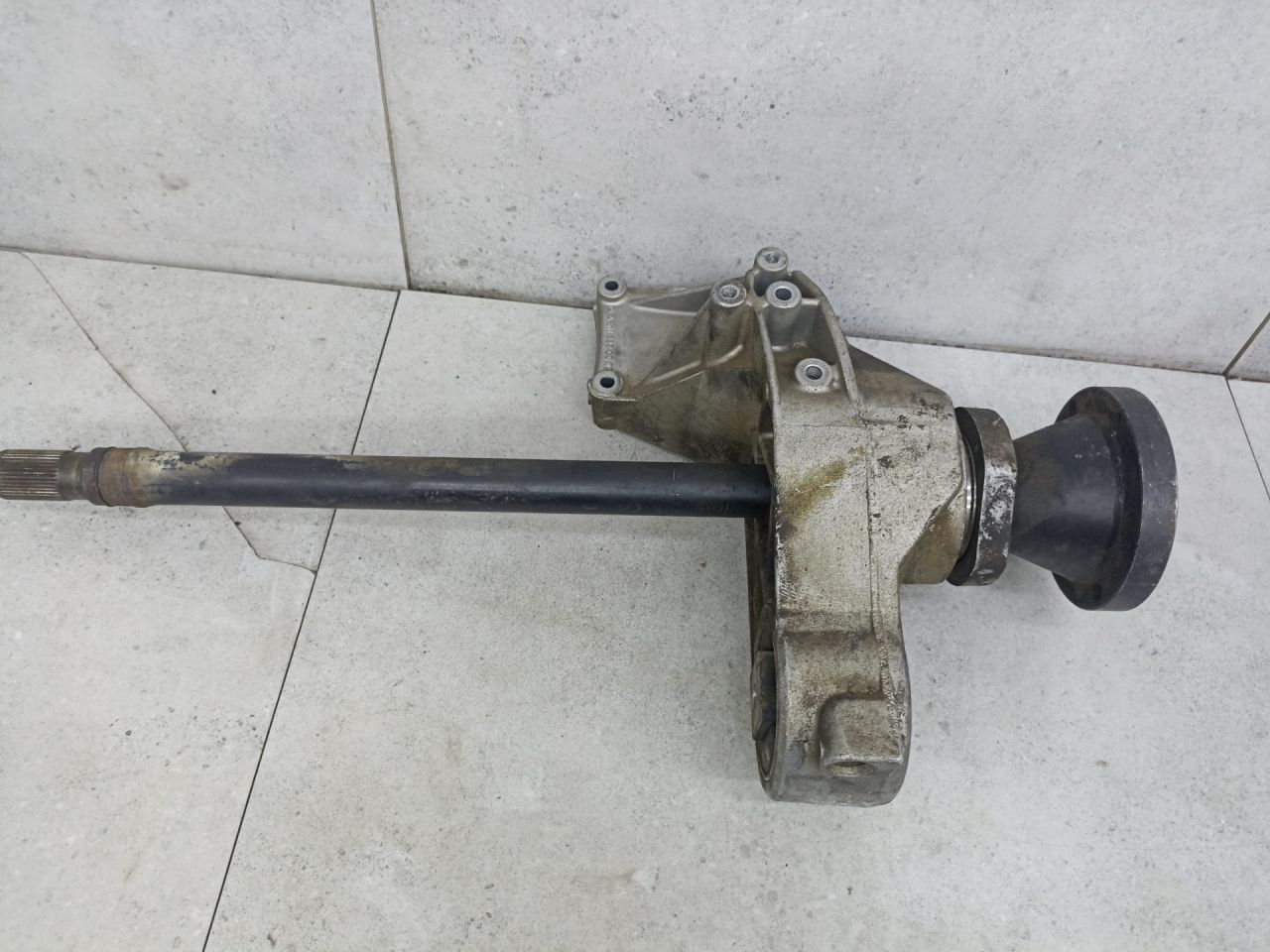 промежуточный вал КПП Mercedes-Benz Vito W638 2002, 2.2 л., OM 611.980, дизель, A6112220009 - фото №1