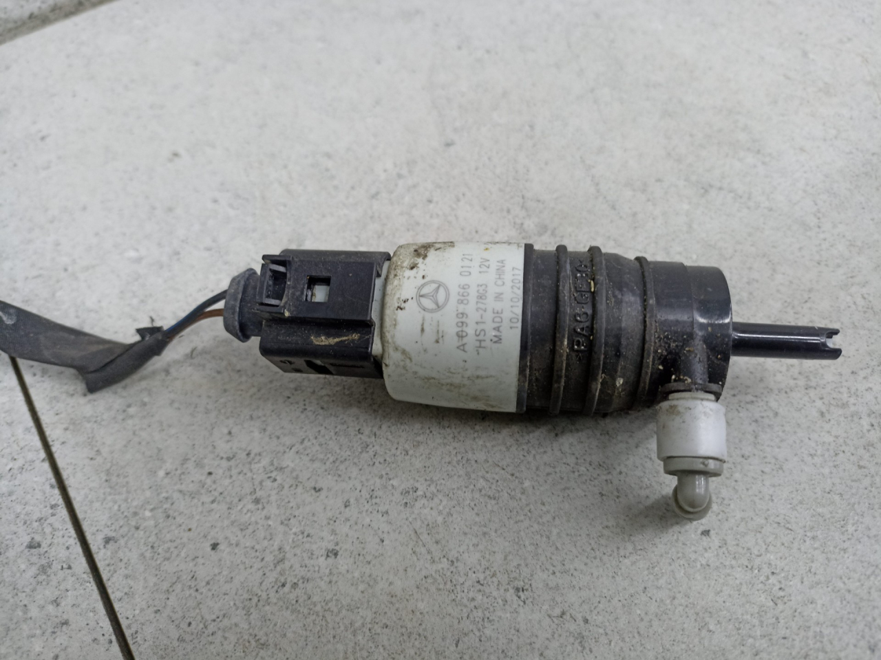 насос (моторчик) омывателя стекла Mercedes-Benz GLC Coupe C253 2018, A0998660121 - фото №1